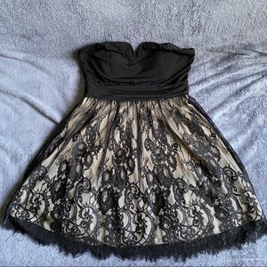 Speckless strapless lace dress